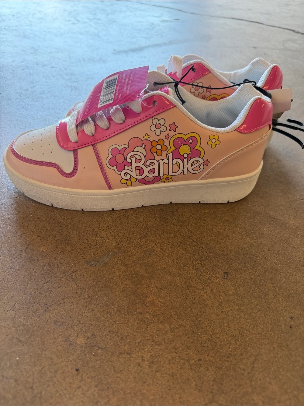 Barbie Pink White Floral Low-Top Sneakers. NEW. SIZE 7